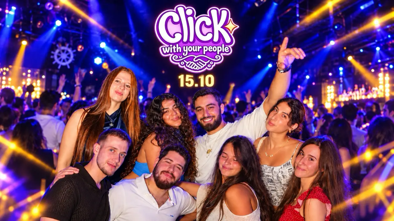 CLICK with your people: קהל בערב הקודם באור במה כחול